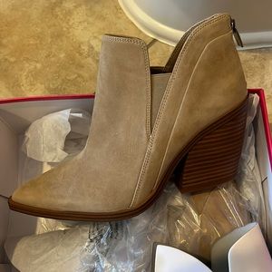 COPY - NWT Vince Camuto Gradina Block Heel Booties